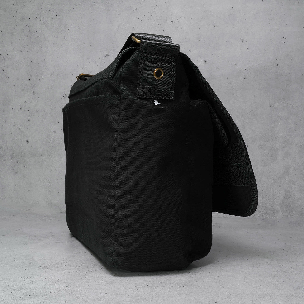 Kraken Dice Messenger Bag Medium