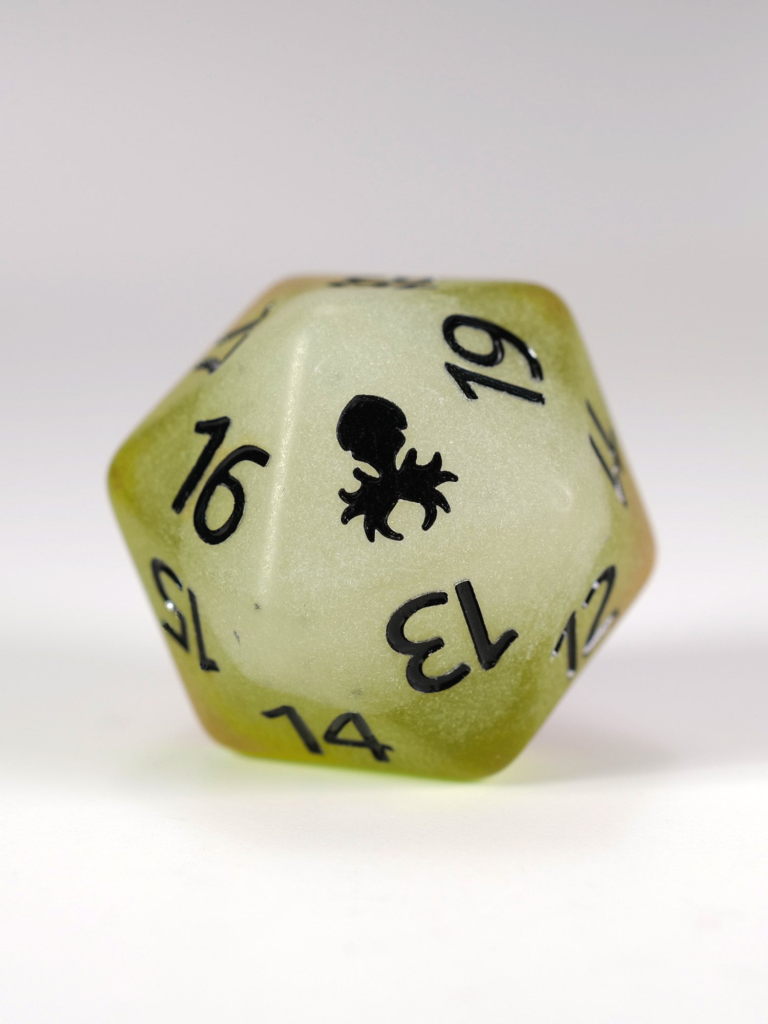 Kiwi Glow in the Dark Spindown D20